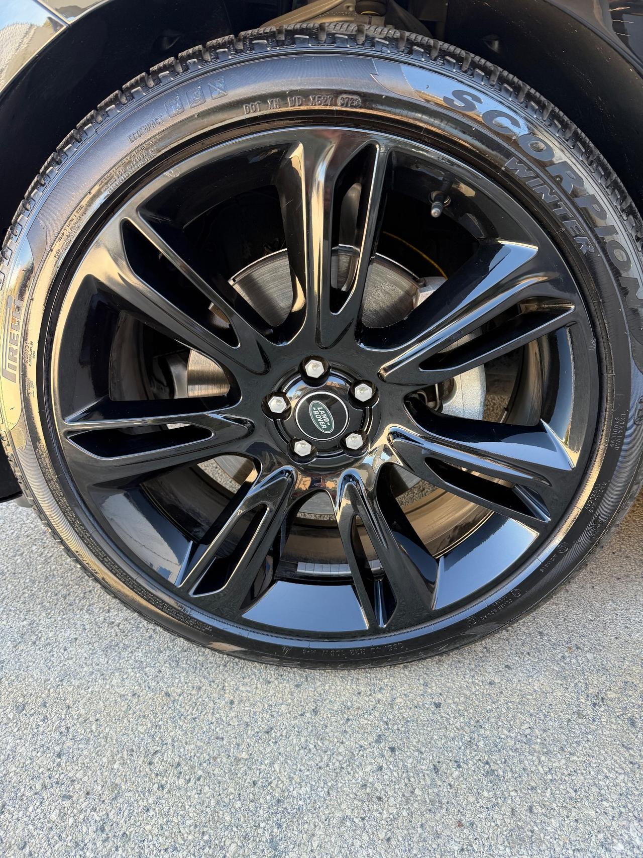 Land Rover Range Velar Total black