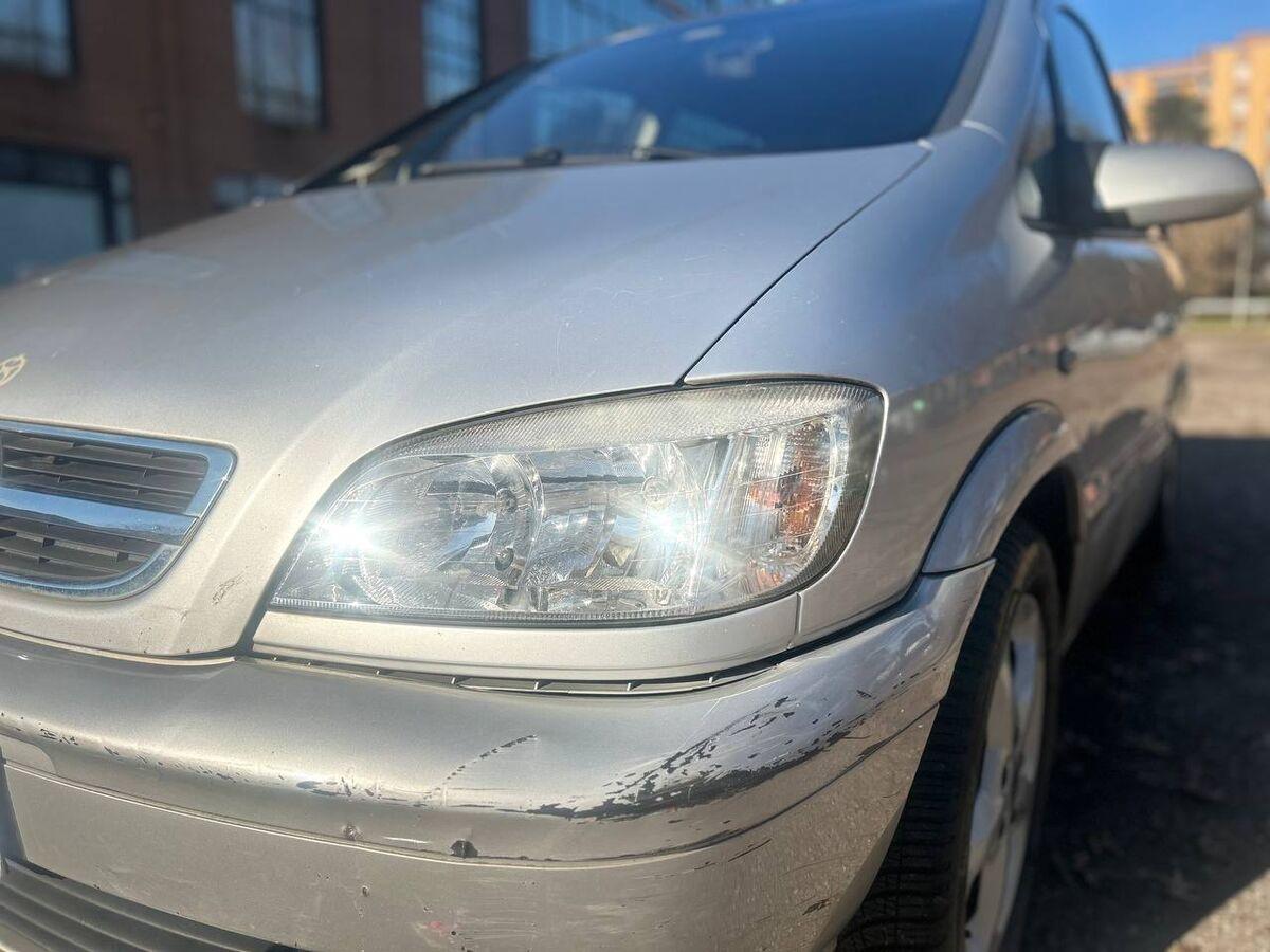 Opel Zafira Zafira 1.8 16v Sport Design 7 POSTI!