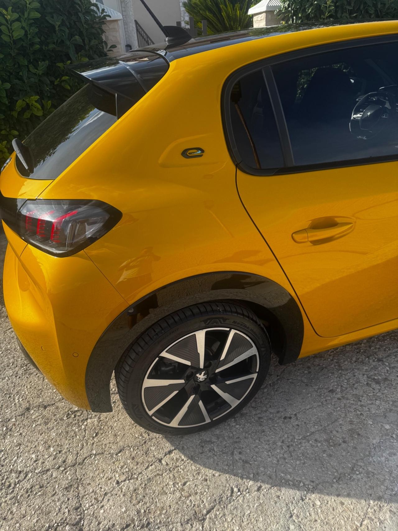 Peugeot 208 motore elettrico 136 CV 5 porte GT Pack