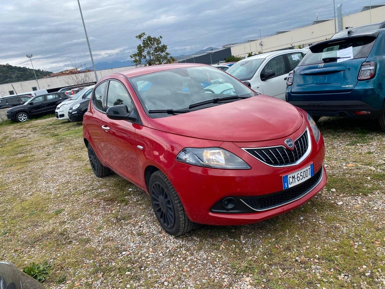 Lancia Ypsilon 1.0 FireFly 5 porte S&S Hybrid Silver