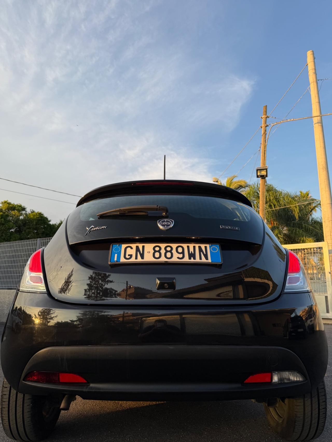 Lancia Ypsilon 1.0 FireFly 5 porte S&S Hybrid Alberta Ferretti