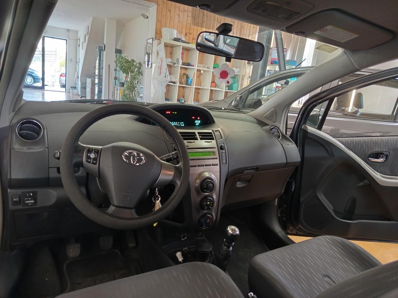 Toyota Yaris 1.3 5 porte, 124 Mila chilometri ok neopatentati