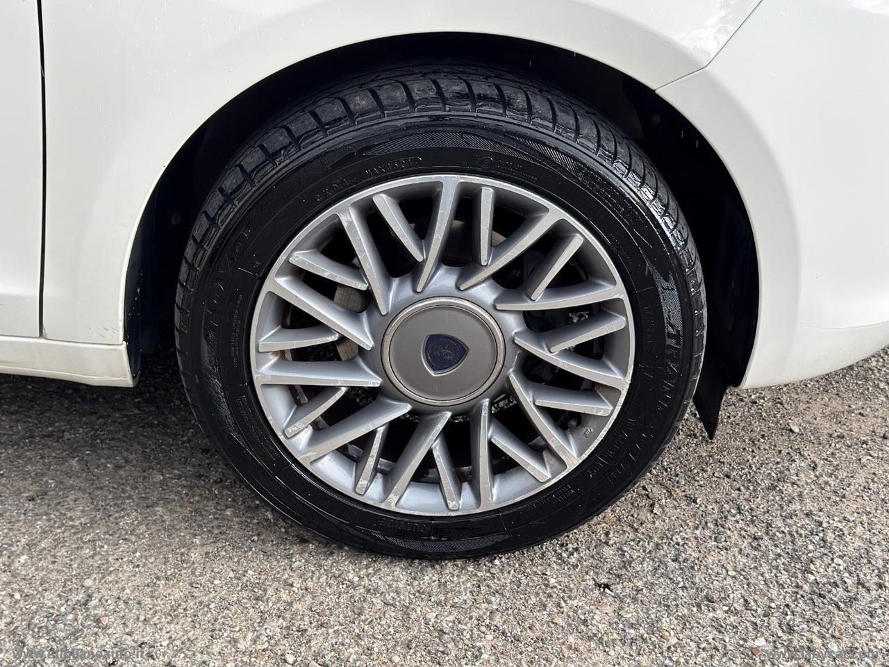 LANCIA Ypsilon 1.2 69 CV 5p. Silver