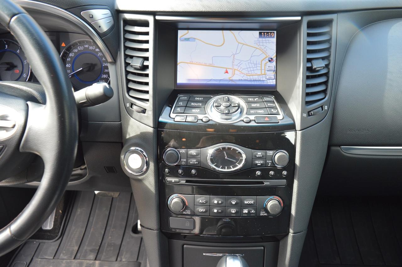 Infiniti QX70 3.0 diesel V6 AT S Premium