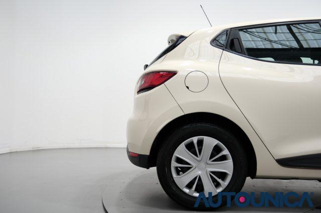 RENAULT Clio 1.2 75 CV 5 PORTE LIFE NEOPATENTATI
