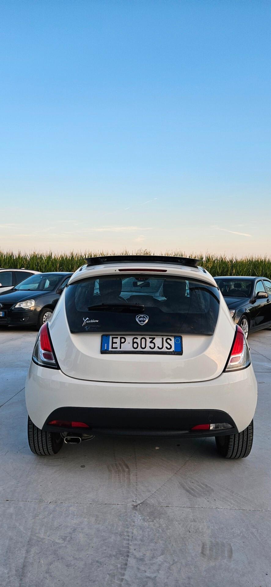 Lancia Ypsilon 1.2 69 CV 5 porte GPL Ecochic Silver