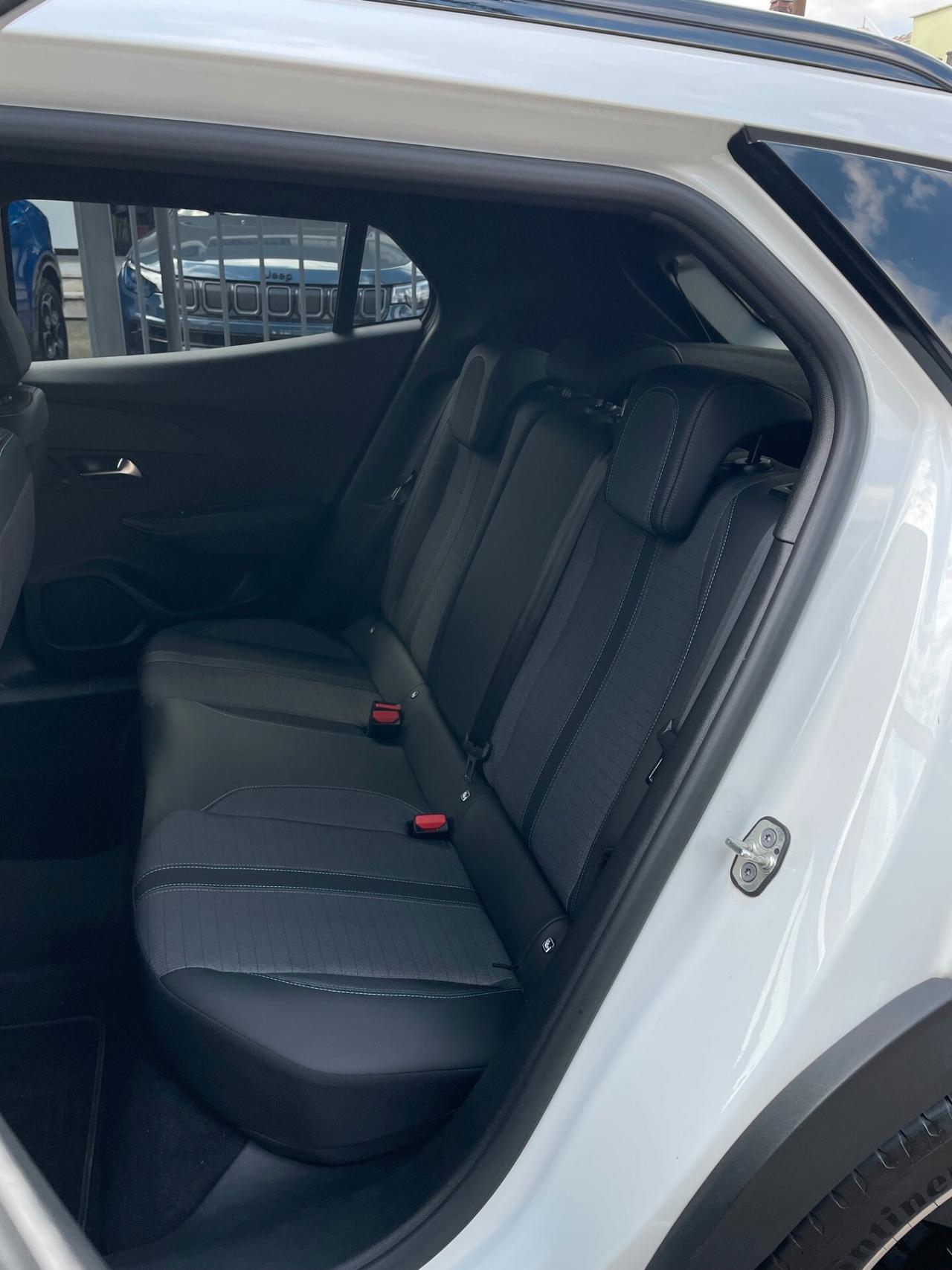 PEUGEOT 2008 BlueHDi 130 S&S EAT8 ALLURE