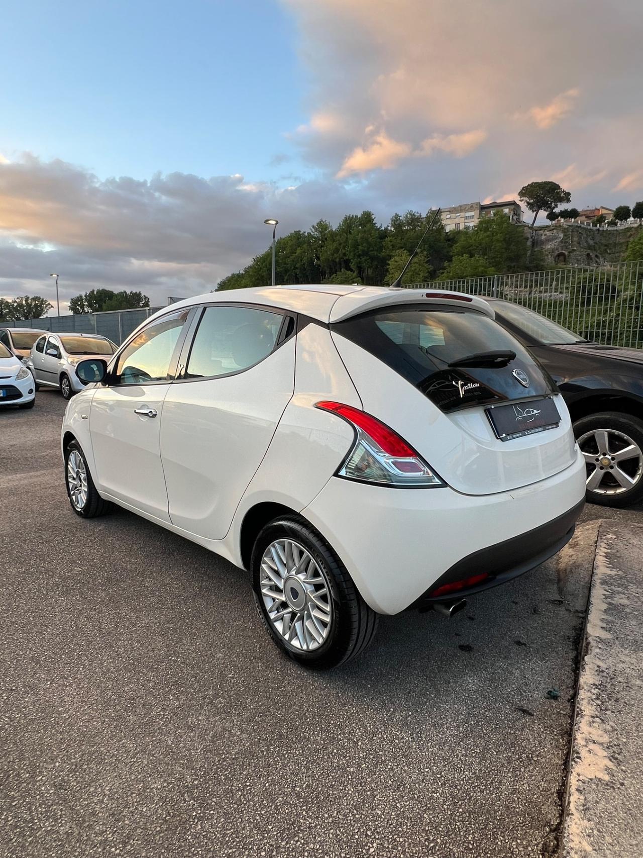 Lancia Ypsilon 1.3 MJT 16V 95 CV 5 porte S&S Silver