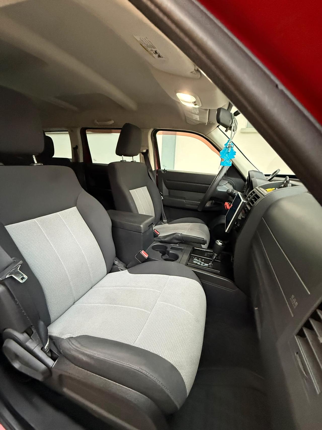 Dodge Nitro 2.8 CRD Automatico – Assetto Rialzato – 3 Set Ruote – Gancio Traino