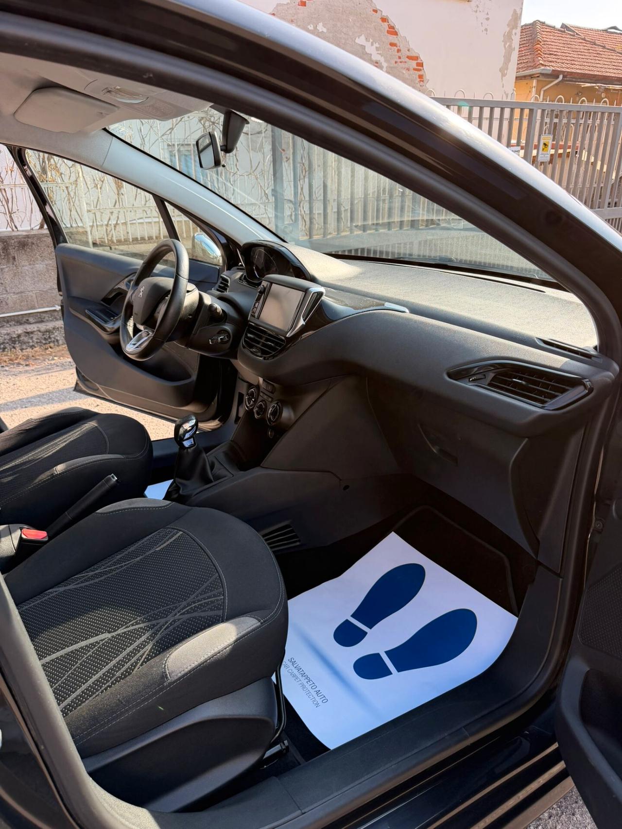 Peugeot 208 1.4 HDi 68 CV 5 porte Active Neopatentati
