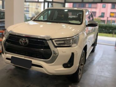 Toyota Hilux 2.8 D-4D Double Cab Executive 4x4 204CV | 02/2022 | 84.200 km
