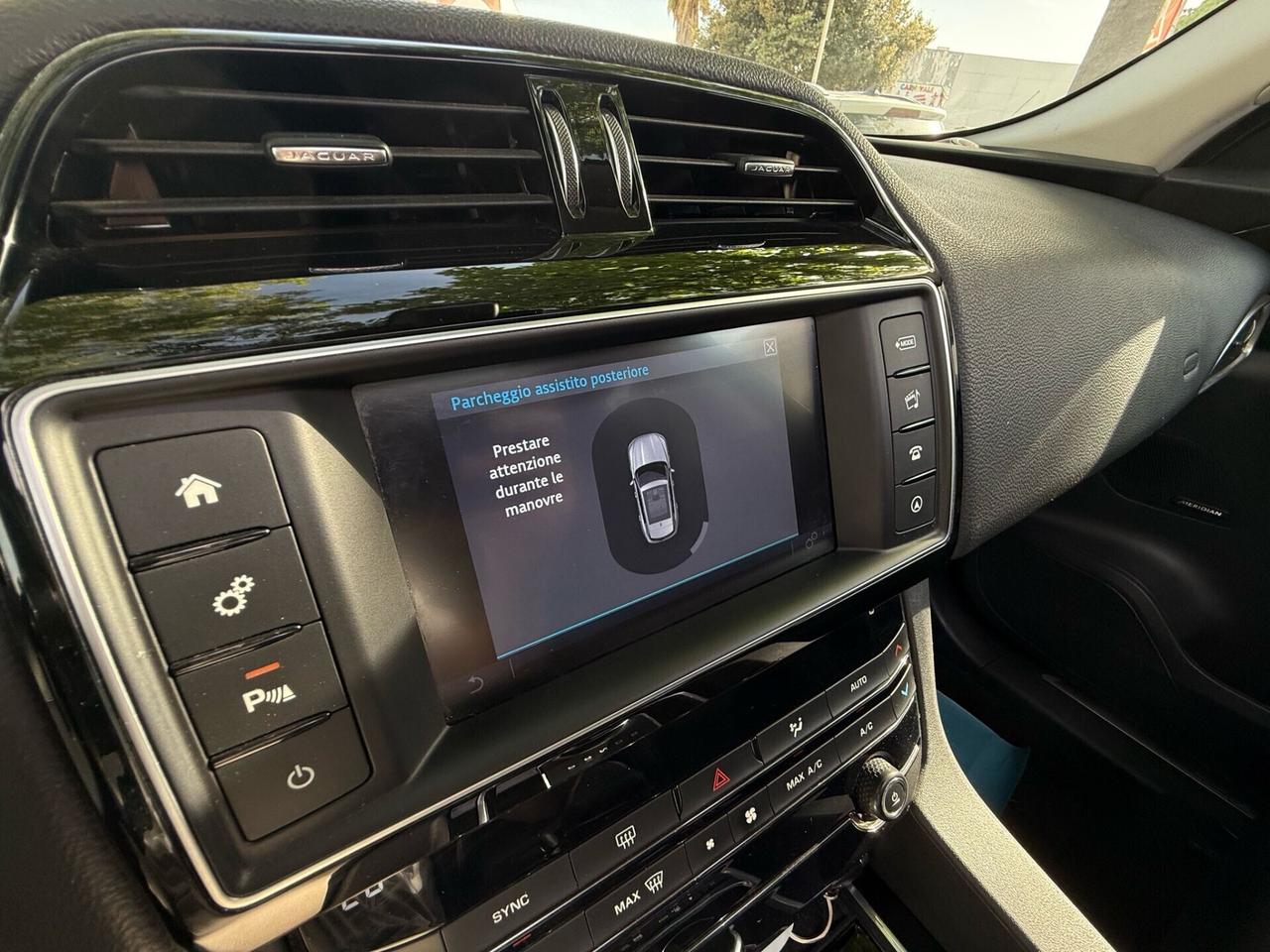 Jaguar F-Pace 2.0 R-Sport AWD 180 HP