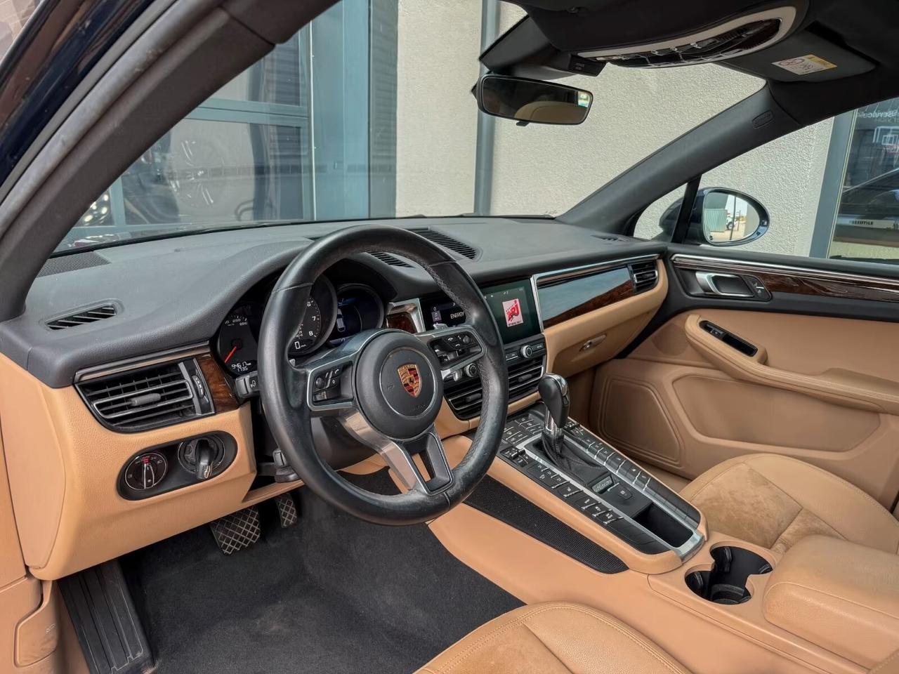 Porsche Macan 2.0 AUTO-NAVI-TETTO