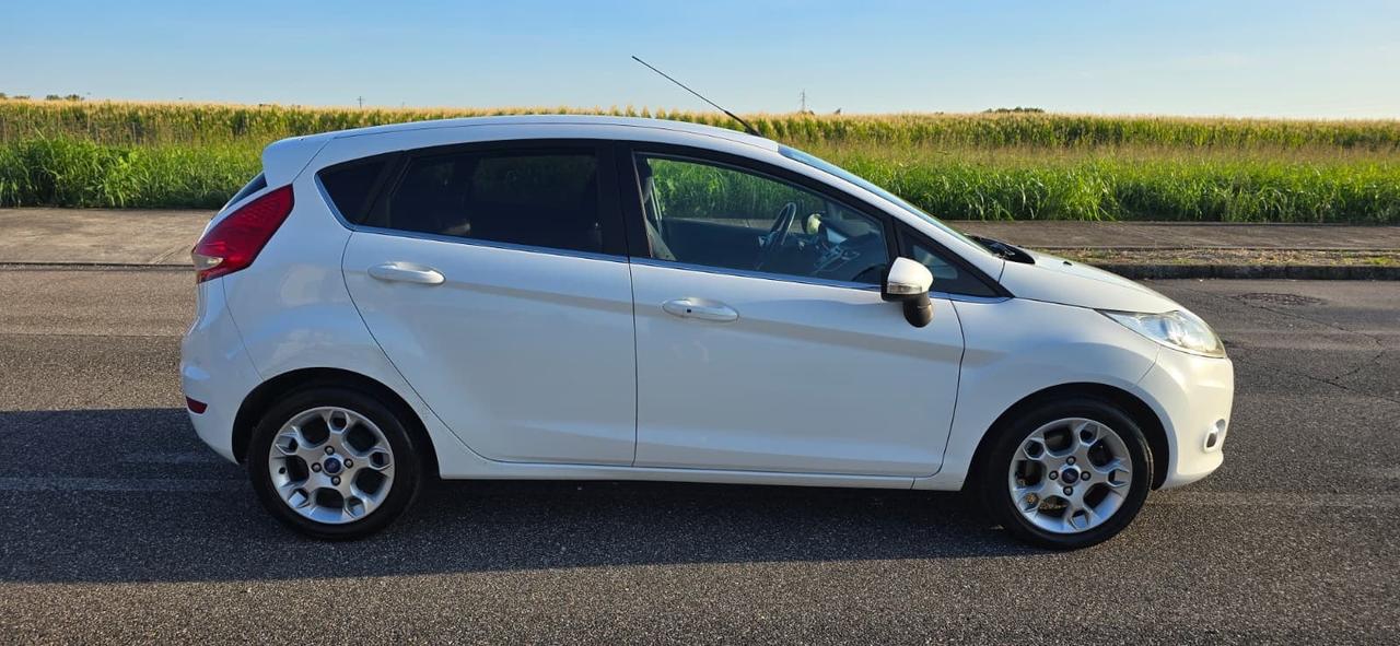 Ford Fiesta 1.4 5 porte Bz.- GPL