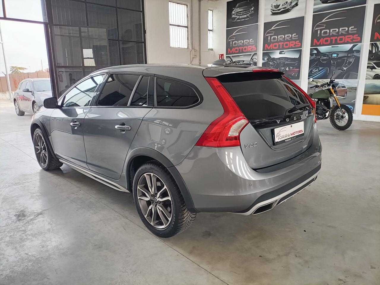 Volvo V60 2.0 D3 150 CV Geartronic R-design - 06/2016