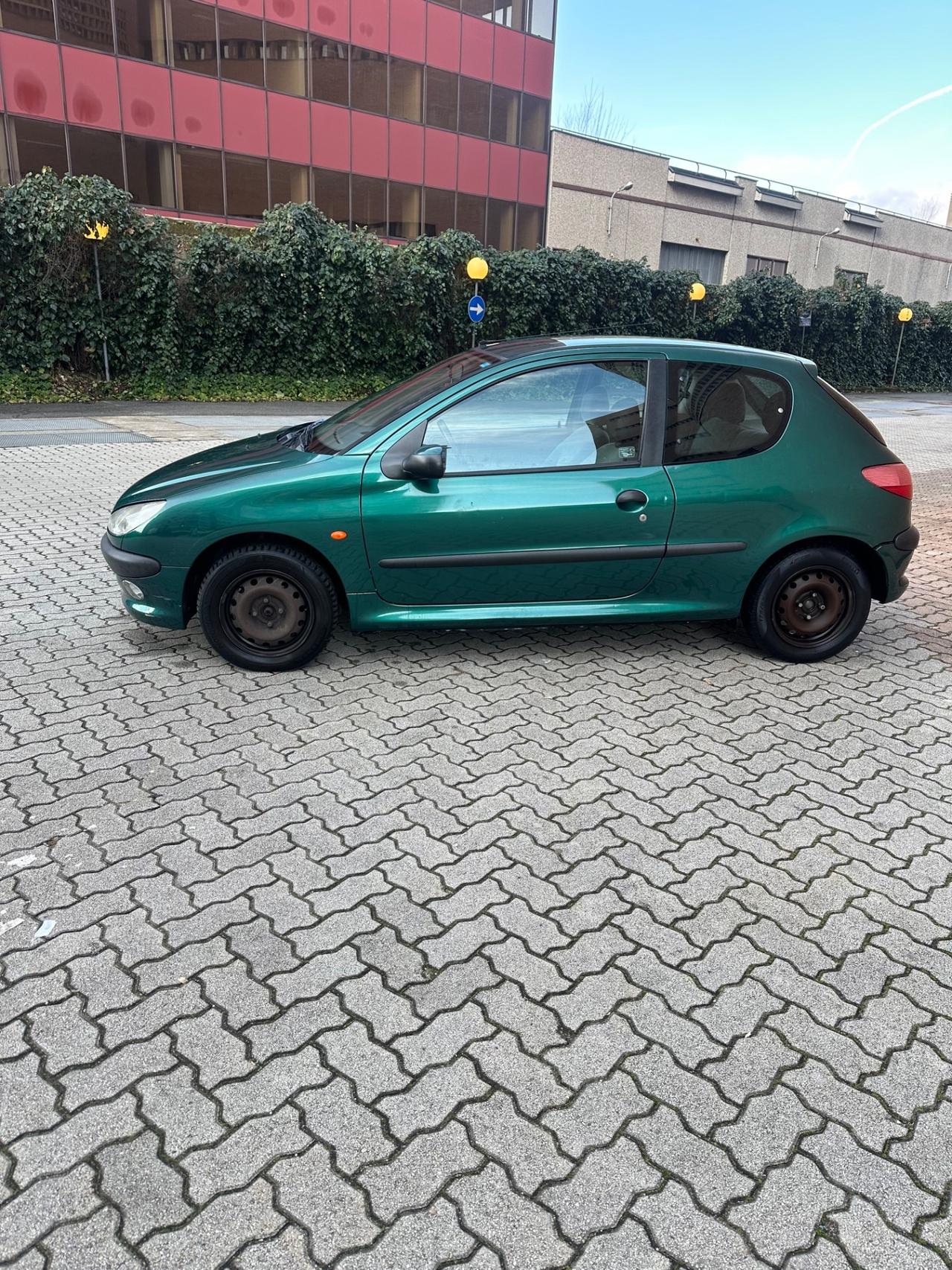 Peugeot 206 1.1 3p. XR