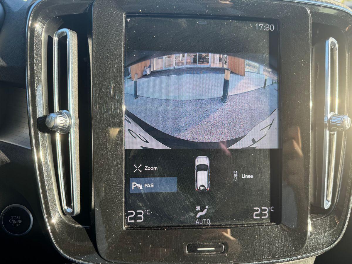 VOLVO - XC40 - T2 Momentum Pro