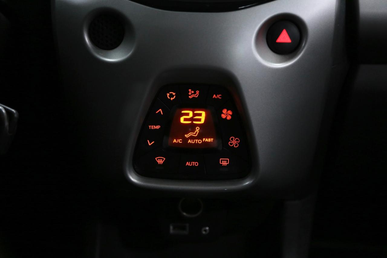 Toyota Aygo 1.0 VVT-i 69 cv x-play