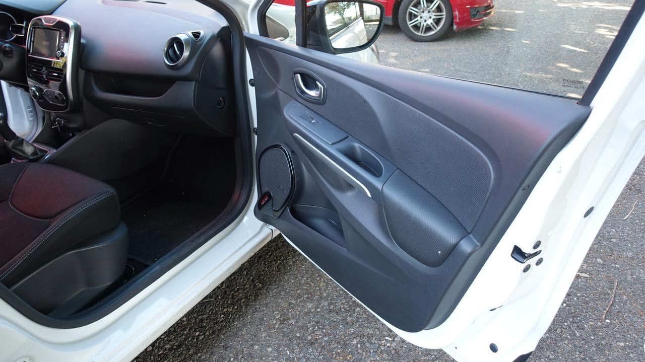 Renault Clio 1.2 75CV 5 porte Costume National NEO PATENTATO