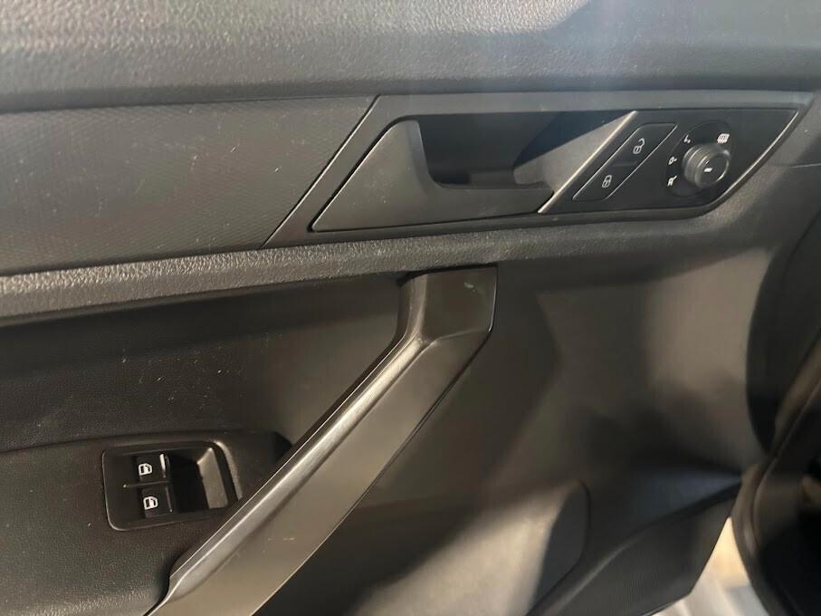 Volkswagen Caddy Maxi 2.0 TDI 102 CV 59.000km NEOPATENTATI