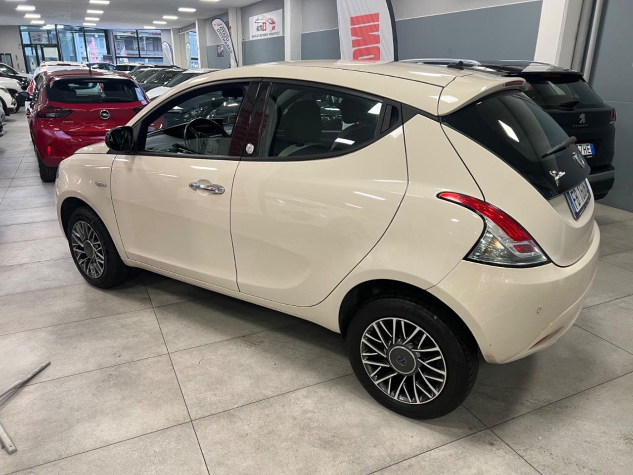 Lancia Ypsilon 0.9 TwinAir 85 CV 5P. Metano Ecochic Opening Ed.