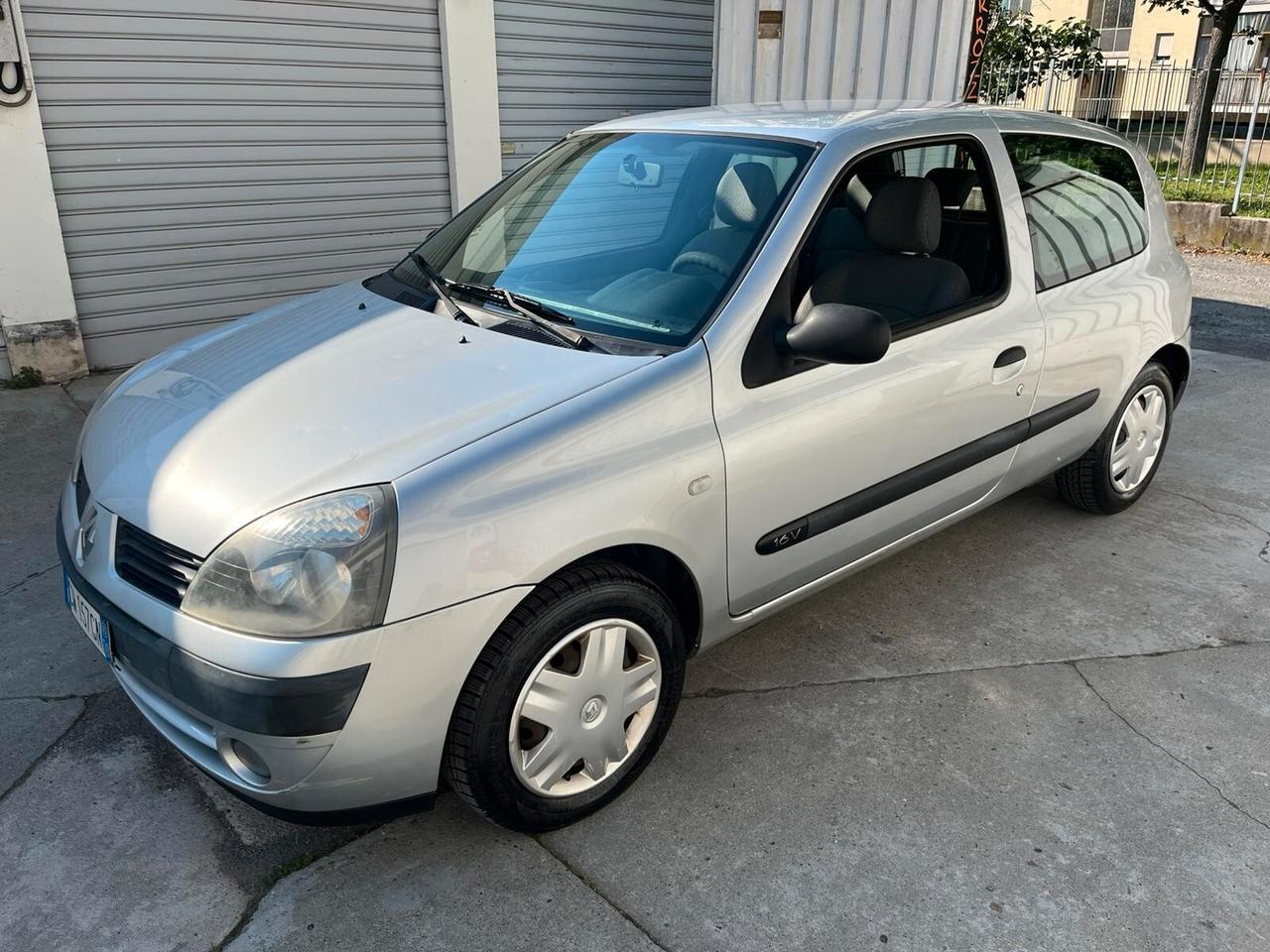 Renault Clio 1.2 16V cat 3 porte Luxe Privilège
