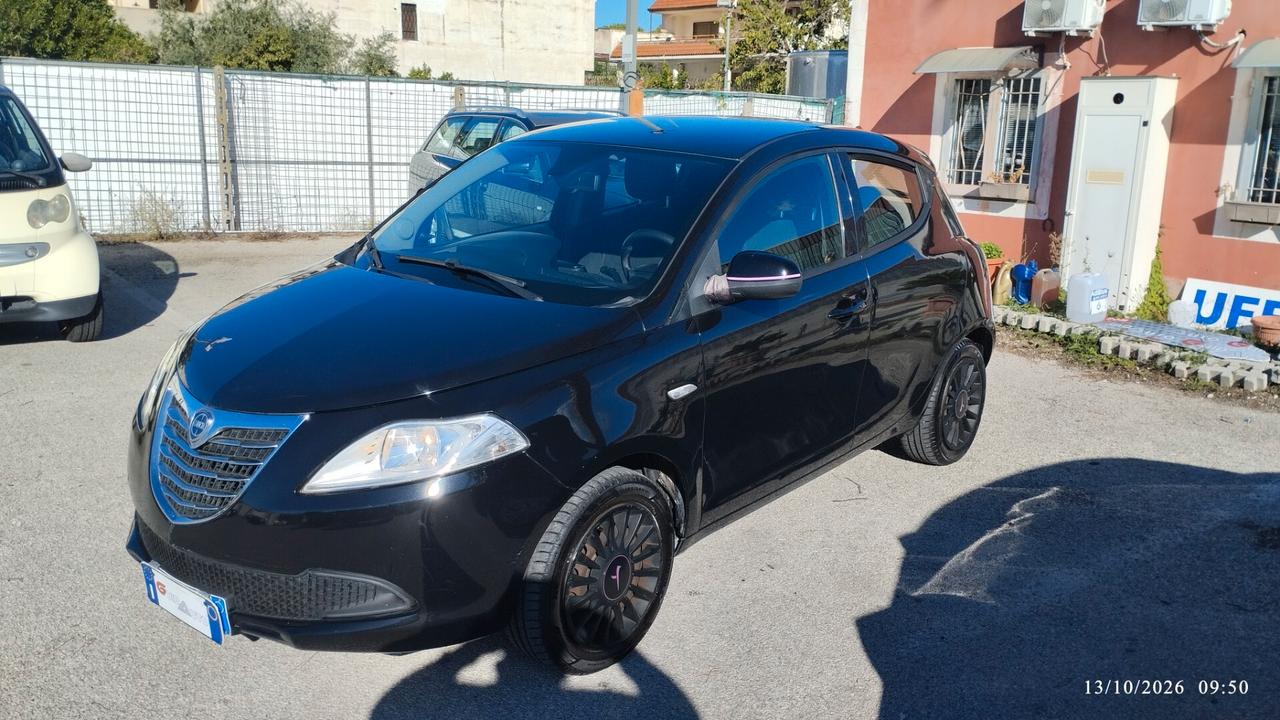 Lancia Ypsilon 1.2 69 CV 5 porte S&S Silver