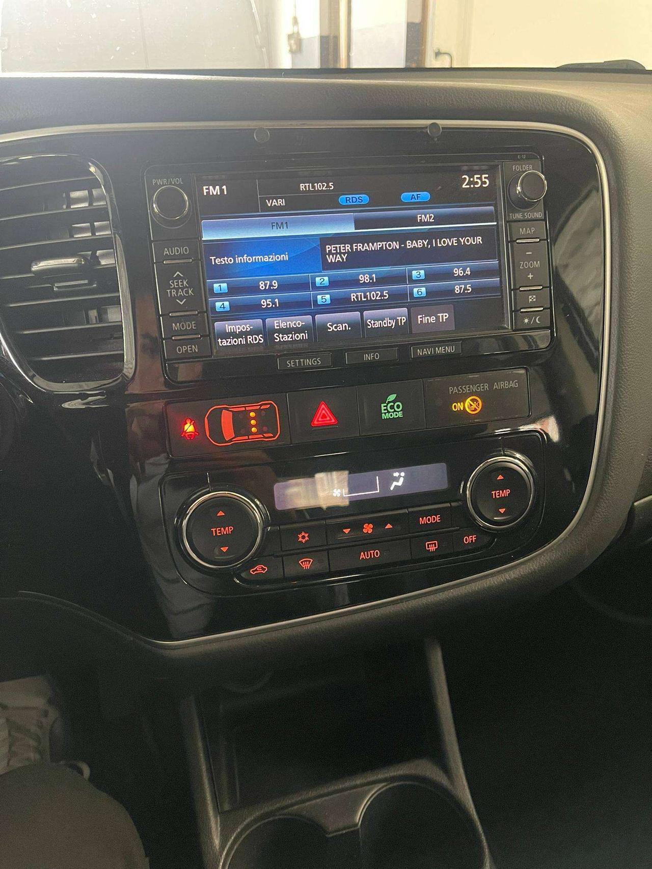 Mitsubishi Outlander plug in 2.0 204CV 4wd