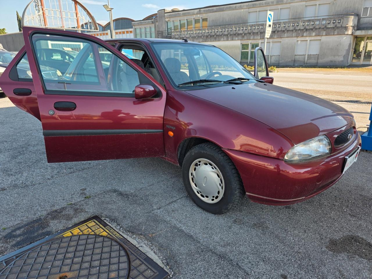 Ford Fiesta 1.2i 16V cat 5 porte Ghia con 150.000km Unicoproprietario