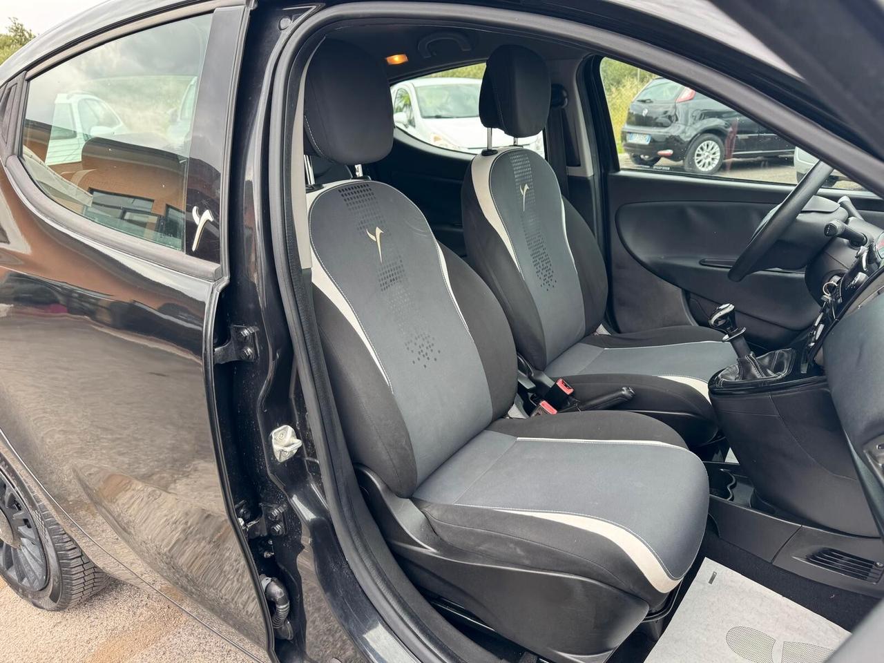 Lancia Ypsilon 1. 2 BENZINA 69CV 2014