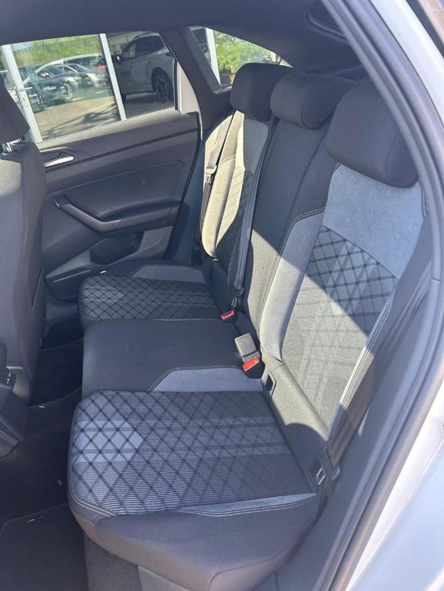 VOLKSWAGEN Taigo 1.0 TSI 110 CV R-Line FARI MATRIX NEO PATENT.