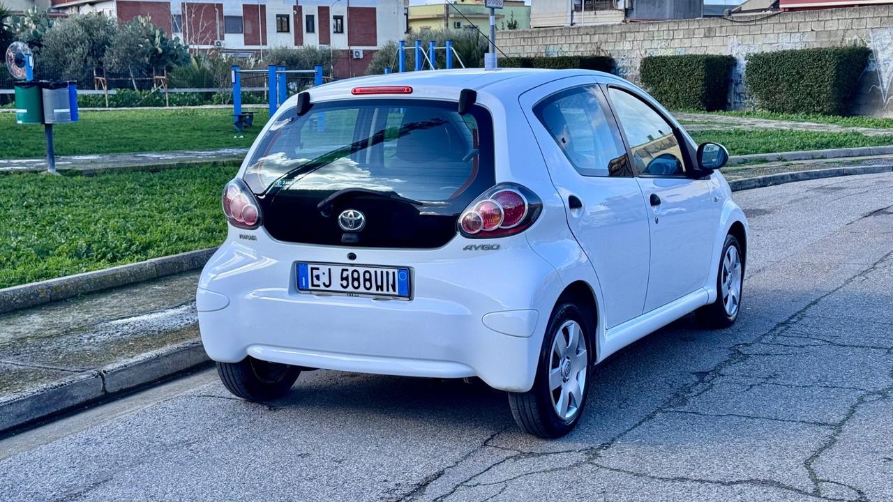 Toyota Aygo 1.0 12V VVT-i 5 porte Deep Ocean Connect