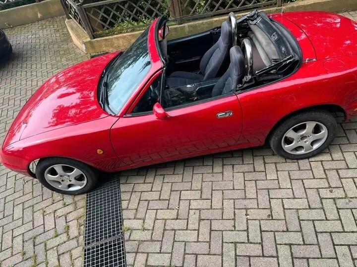 Mazda MX-5 1.6i 16V cat