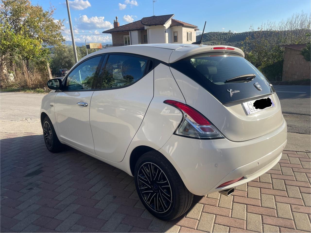 Lancia Ypsilon 1.0 FireFly 5 porte S&S Hybrid Gold