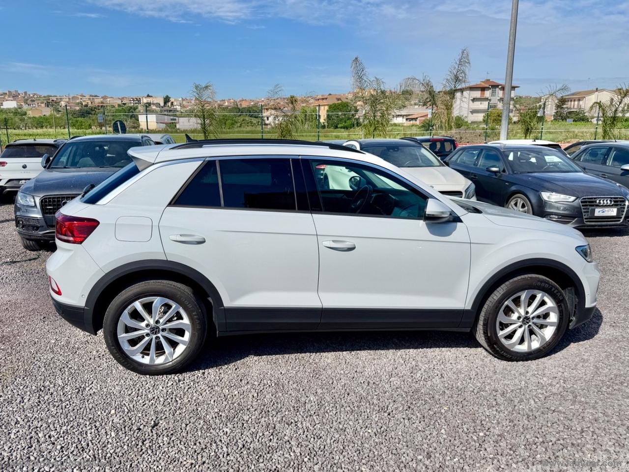 VOLKSWAGEN T-Roc 2.0TDI LED CARPLAY PARK ASSIST ACC