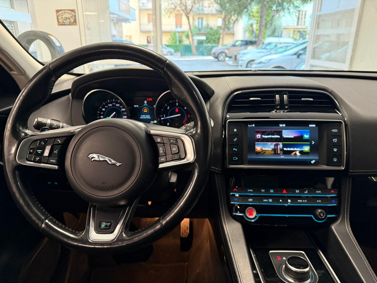 Jaguar F-Pace 2.0 D 180 CV AWD Portfolio