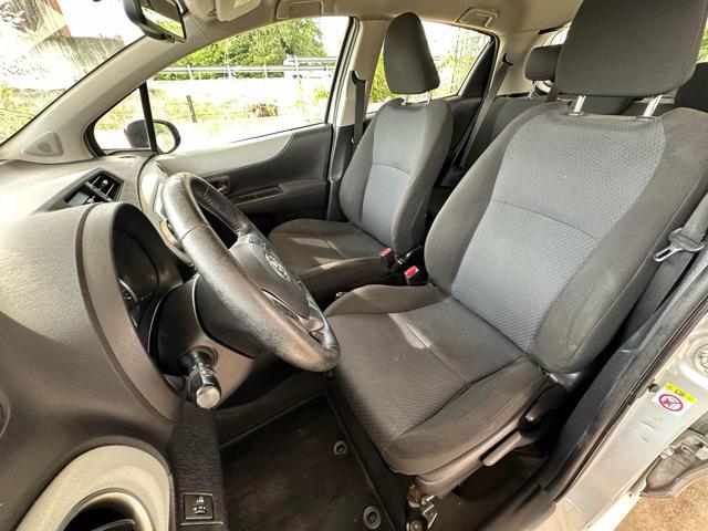 TOYOTA Yaris 1.5 5 POSTI IBRIDA OK NEOPATENTATI BI-COLOR