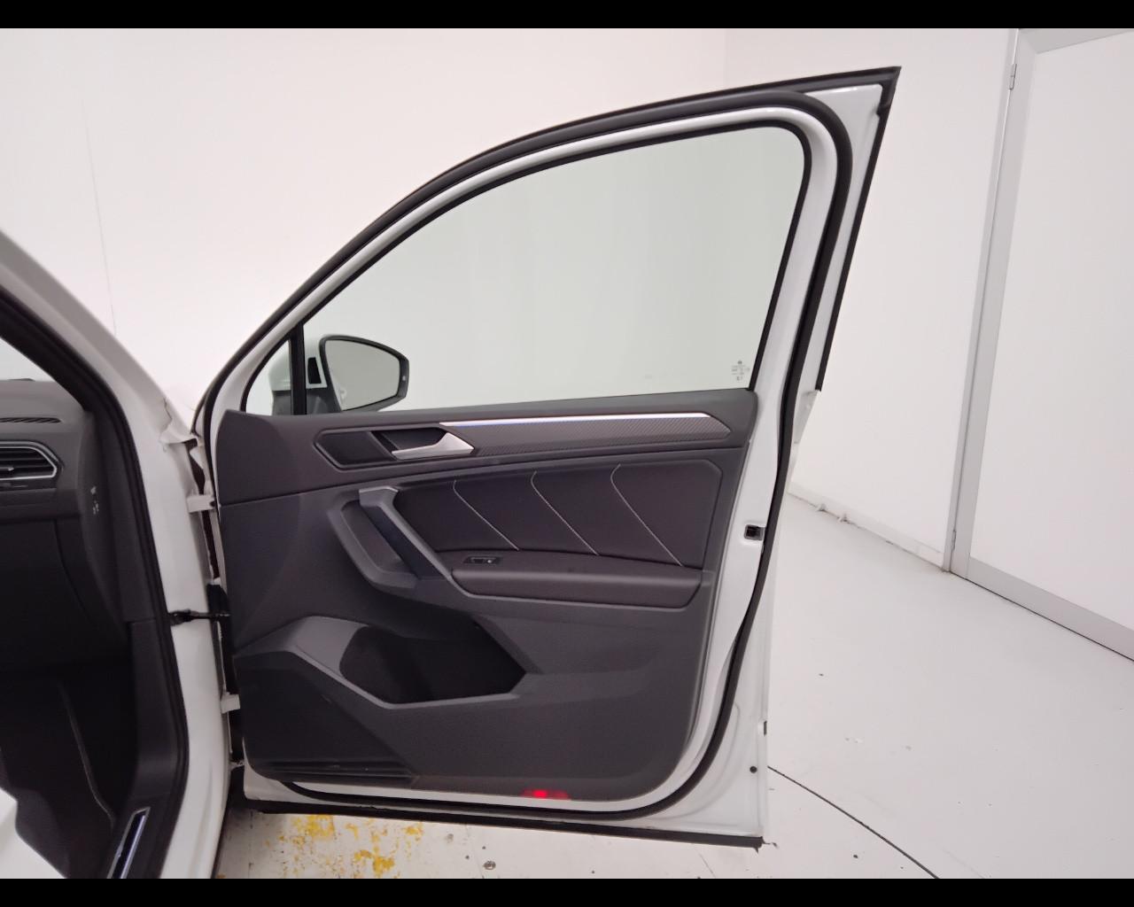 VOLKSWAGEN Tiguan II 2021 - Tiguan 2.0 tdi R-Line 4motion 150cv dsg