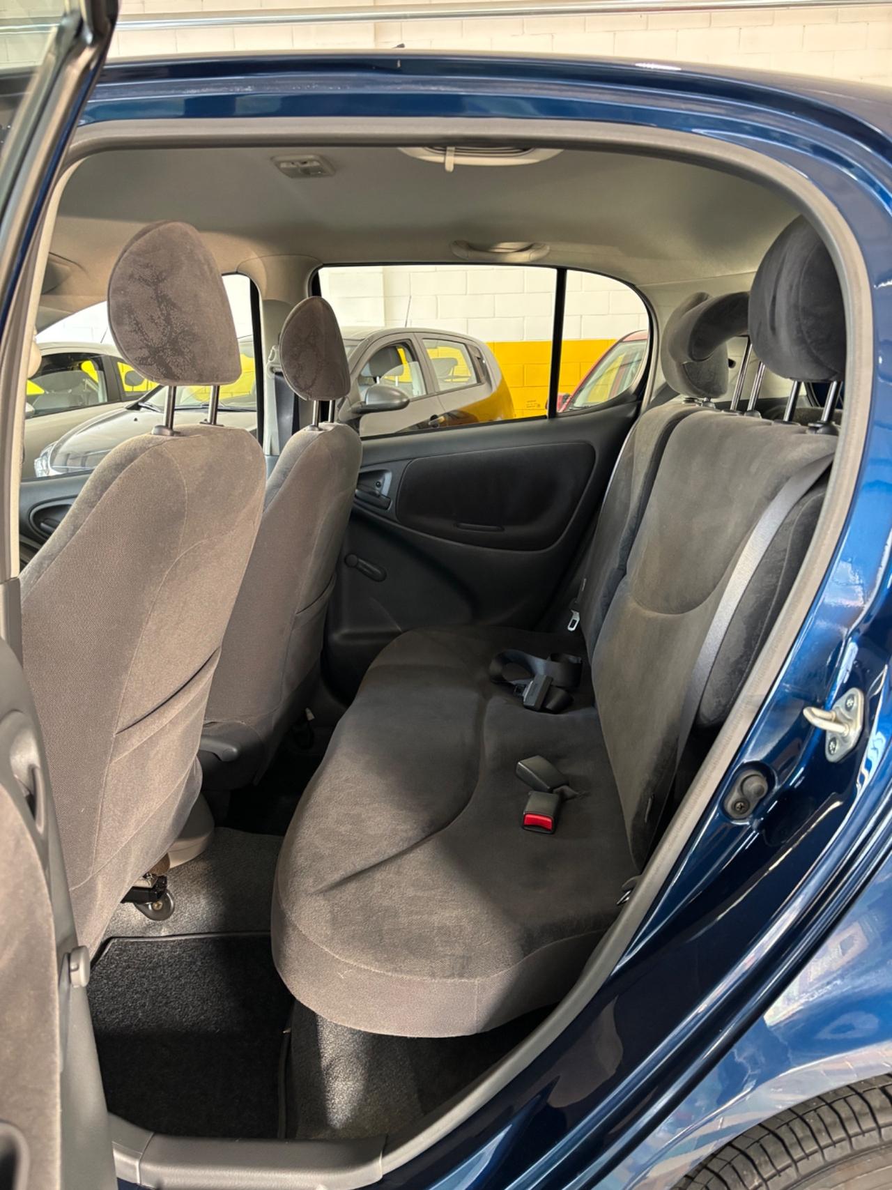 Toyota Yaris 1.0i 16V SOLO 9 MILA KM!!!
