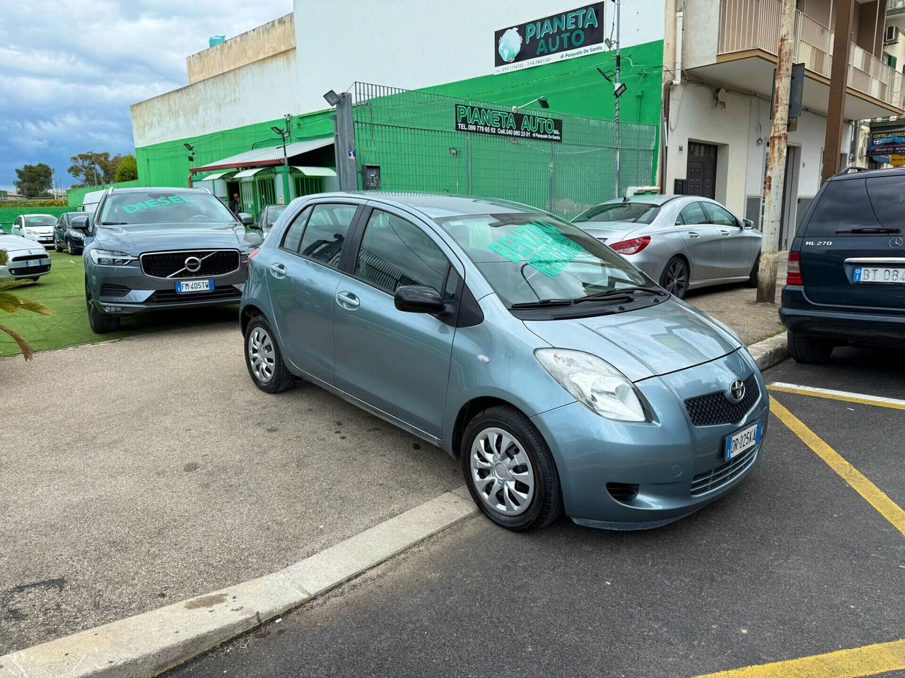 Toyota Yaris 1.0 5 porte