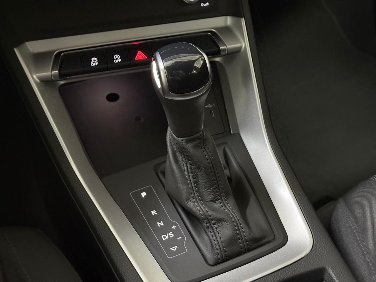 Audi Q3 Identity Black 2.0 35 TDI #8438