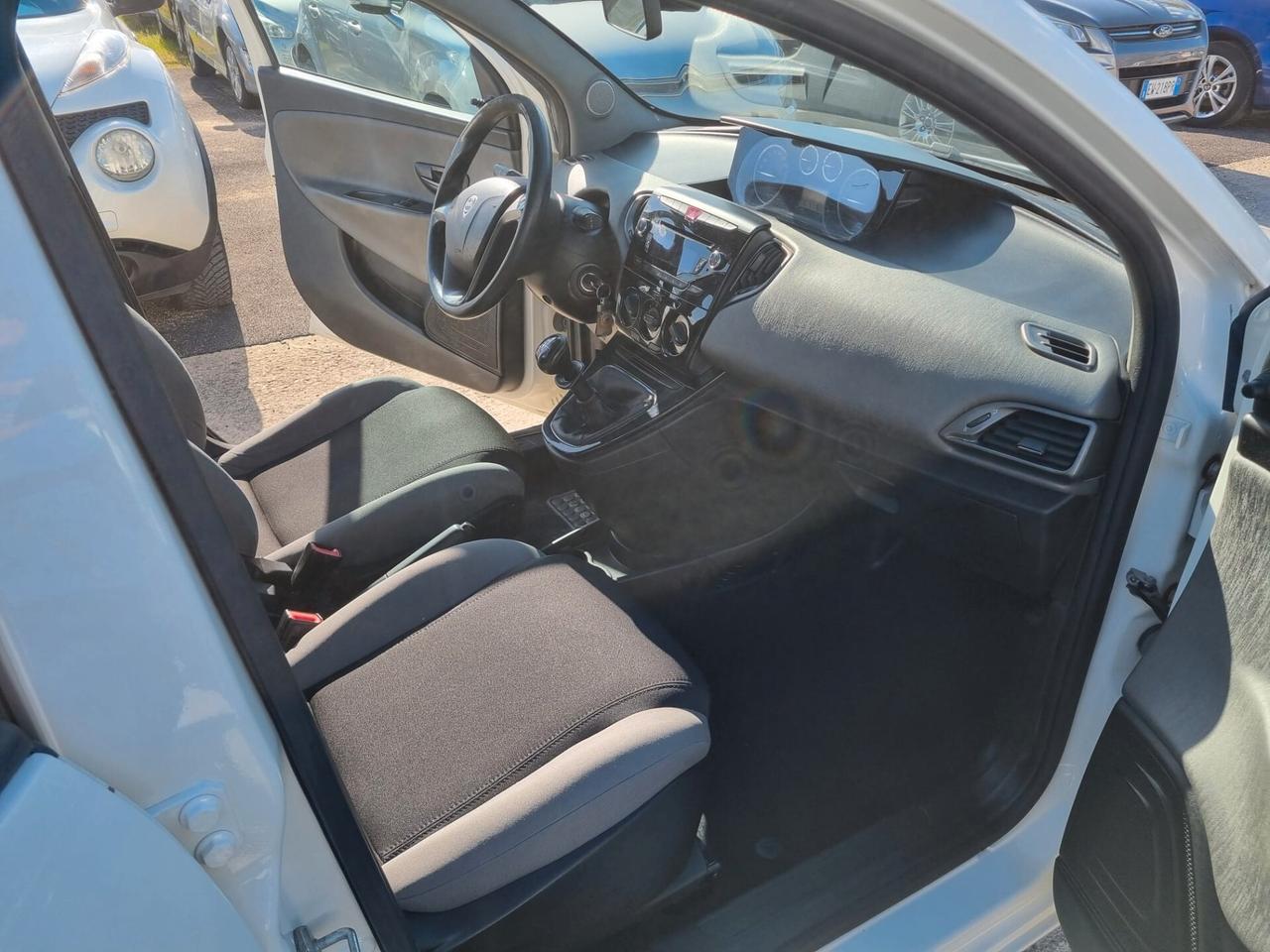 Lancia Ypsilon 1.2 69 CV 5 porte S&S Platinum