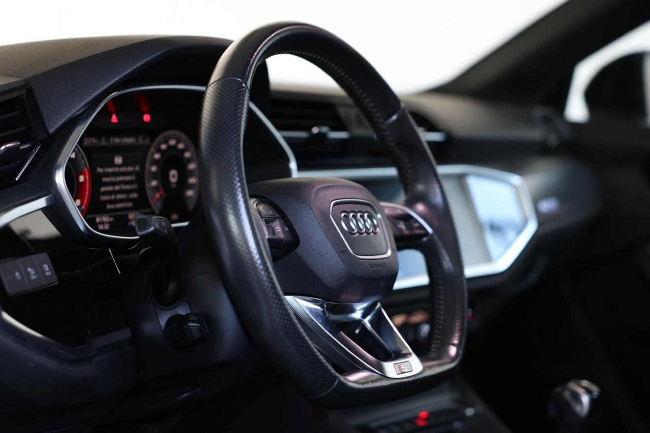 Audi Q3 2.0 TDI 150 CV S line Edition
