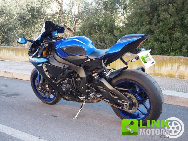 YAMAHA YZF R1 ++? 193,00 al mese++