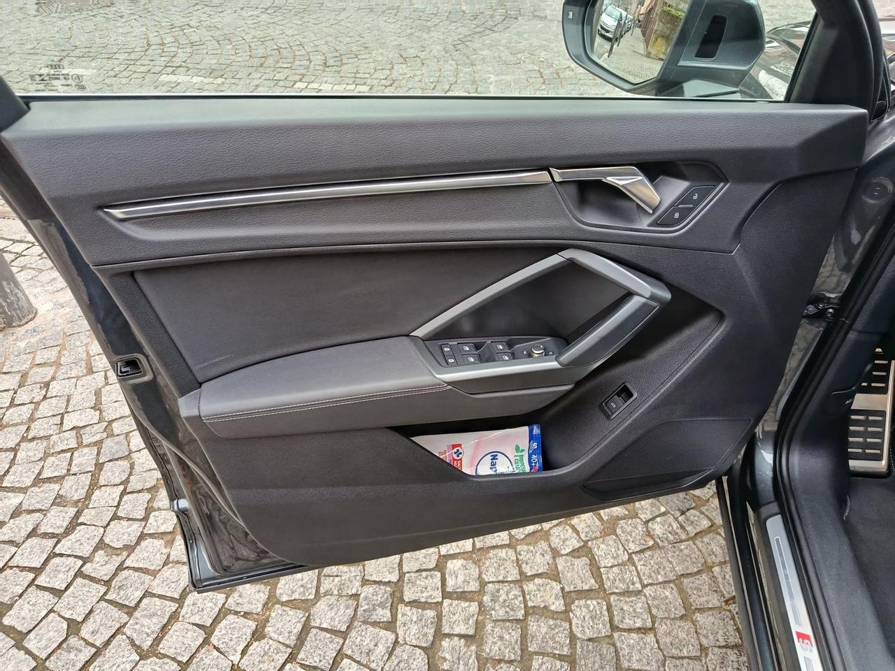 Audi Q3 S Line 2.0 35 TDI #8385