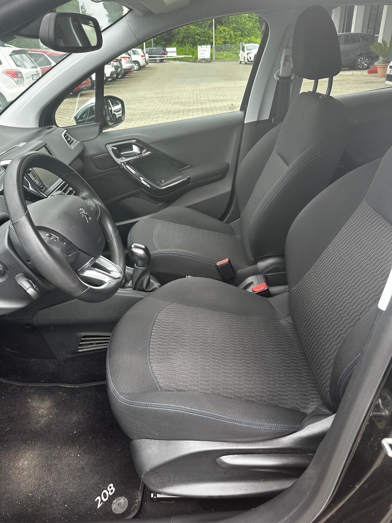 Peugeot 208 BlueHDi 100 S&S 5 porte Signature