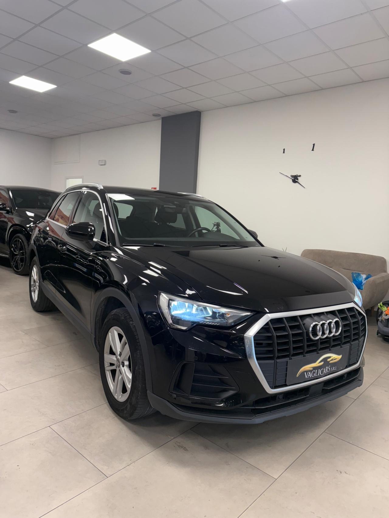 Audi Q3 35 TFSI Business Advanced