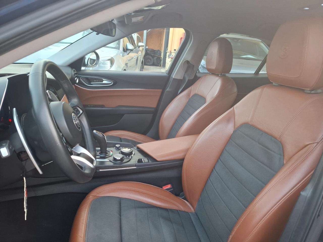 Alfa Romeo Giulia 2.2 allestimento " COMPETIZIONE "