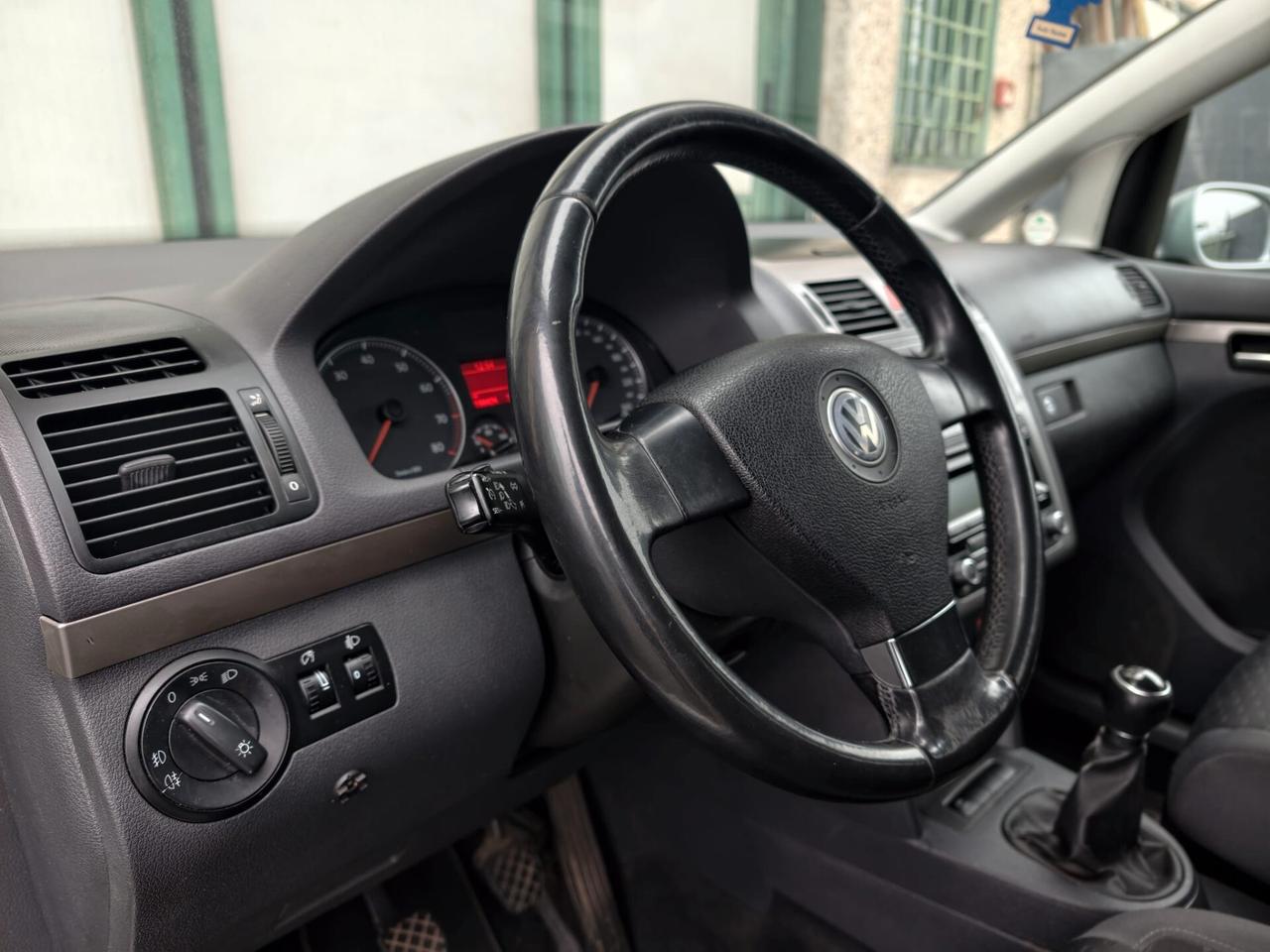 Volkswagen Touran 7 POSTI BENZINA METANO 2008