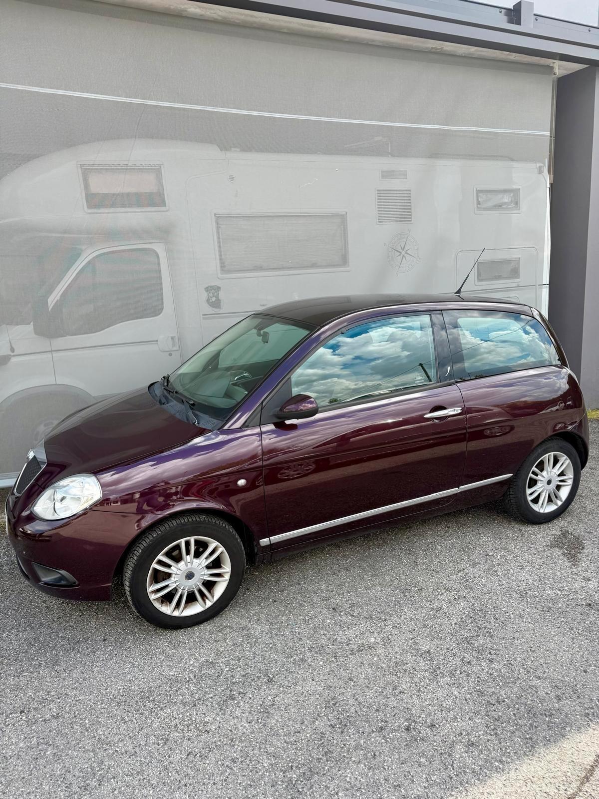 Lancia Ypsilon 1.3 MJT 75 CV Platino